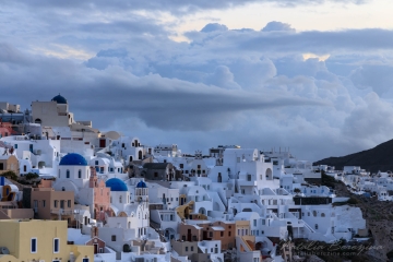 Santorini-(Thira),-Cyclades,-Greece,-cityscape,-clouds,-chapel