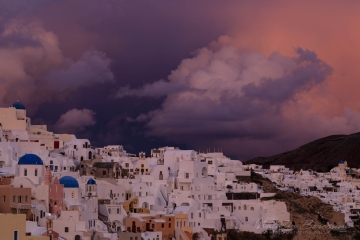 Santorini-(Thira),-Cyclades,-Greece,-cityscape,-cloud,-blue,-orange,-chapel